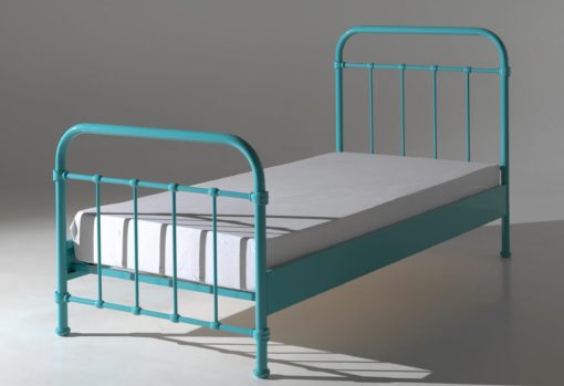Metalowe łóżko w niepowtarzalnym stylu