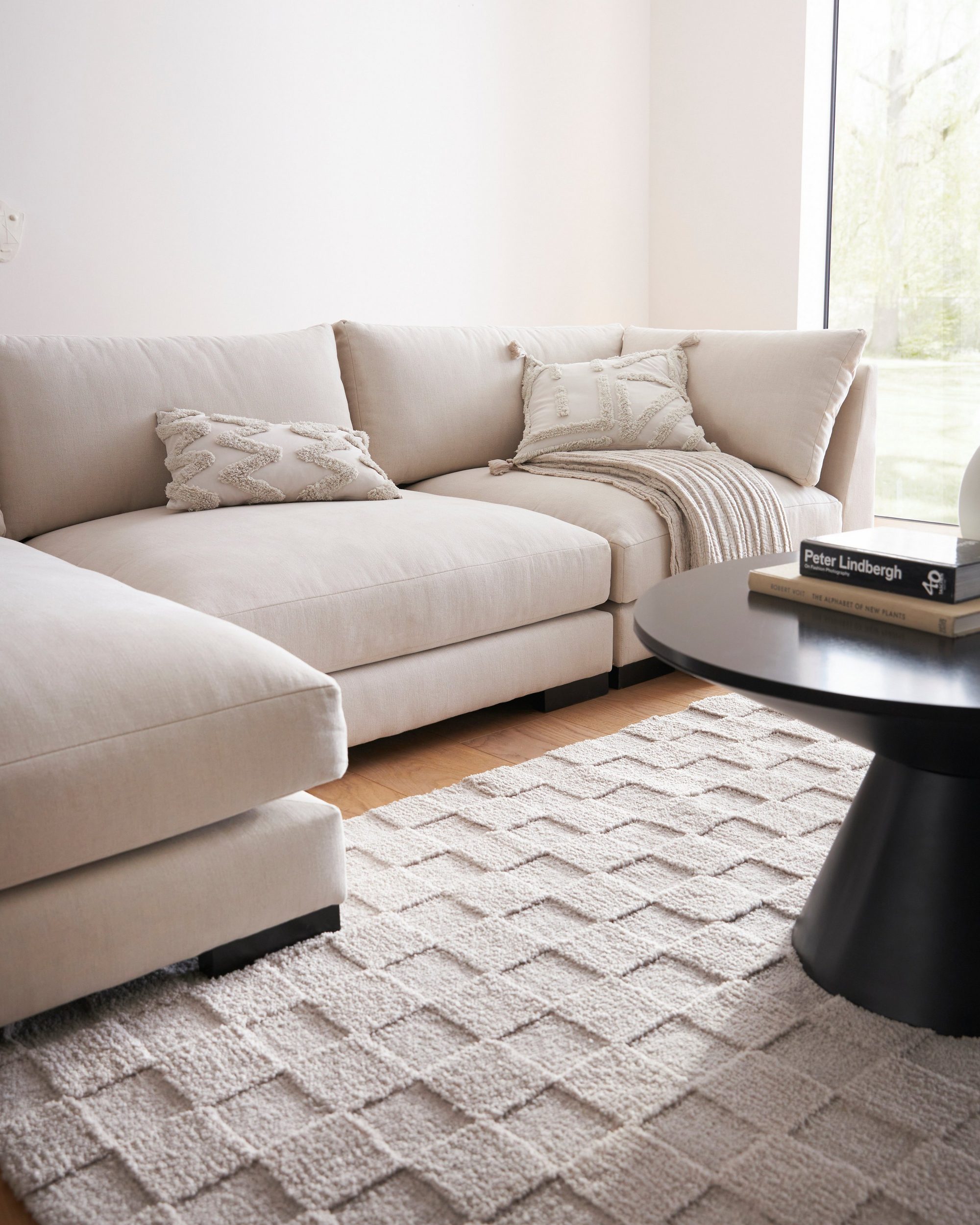 dywan jasnoszary z długim włosiem